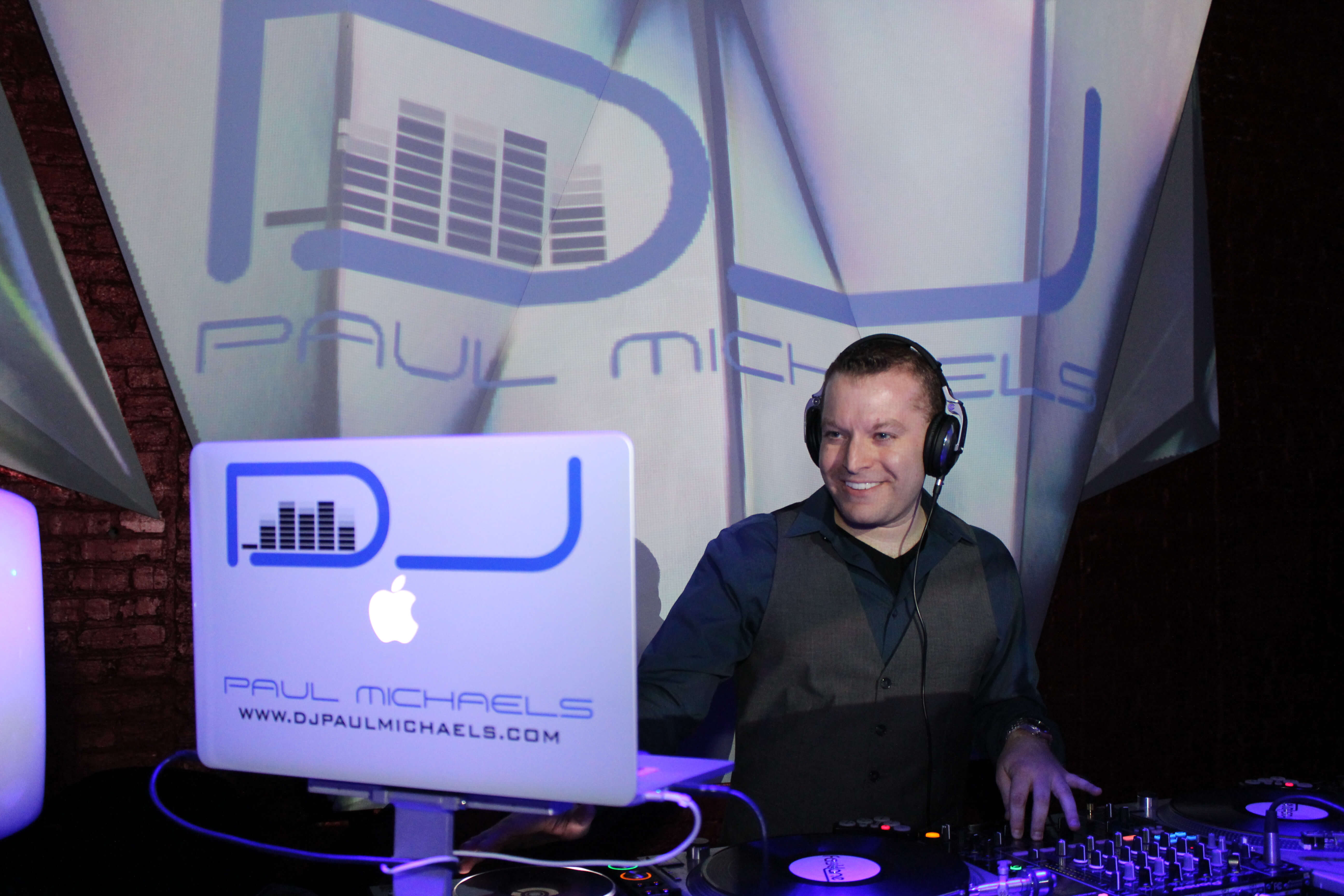 DJ Paul Michaels spinning at Castle Nightclub Chicago