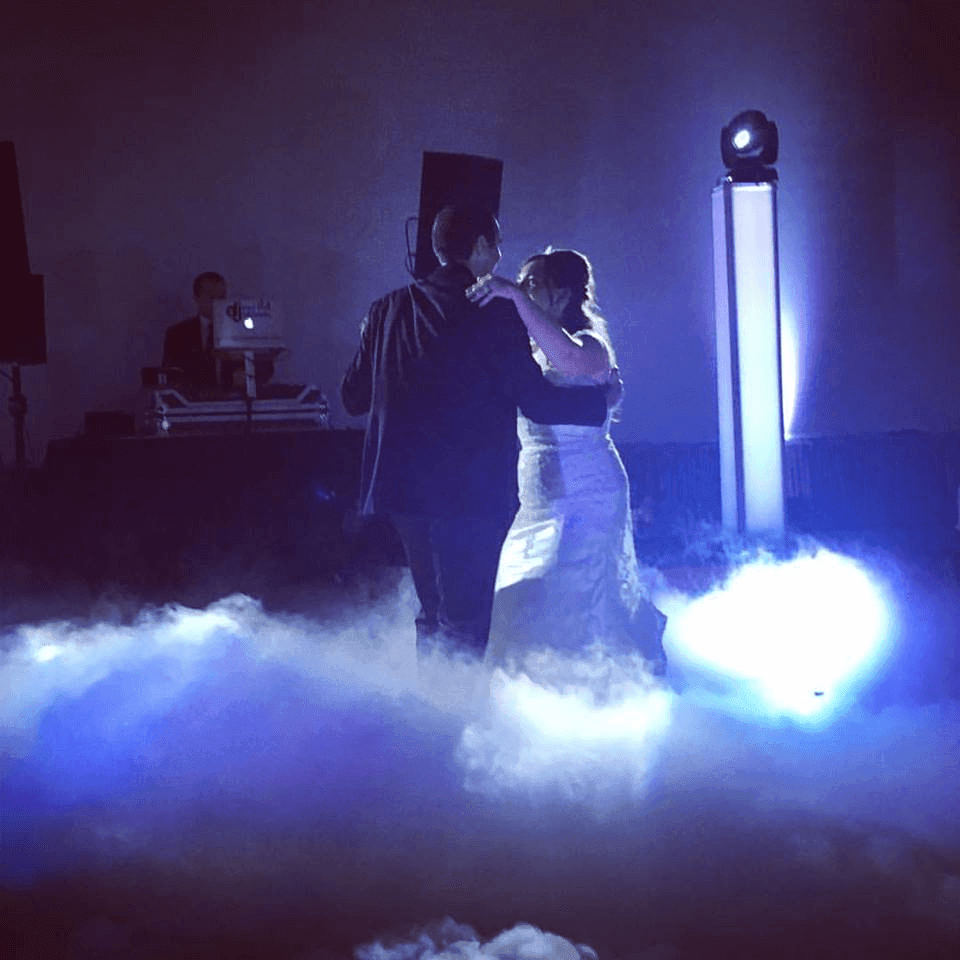 bride-and-groom-dancing-on-the-clouds-at-chicago-wedding